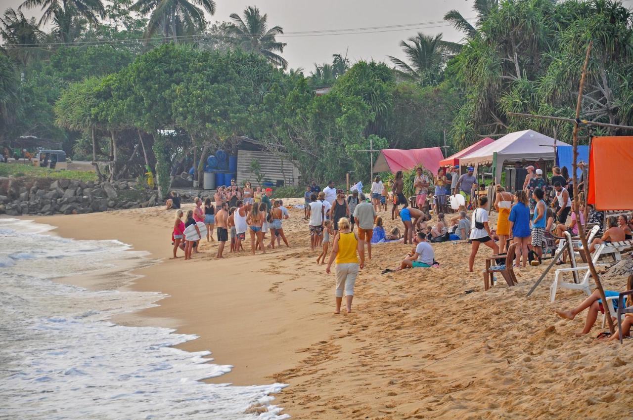 Surfers Paradise Weligama Bagian luar foto