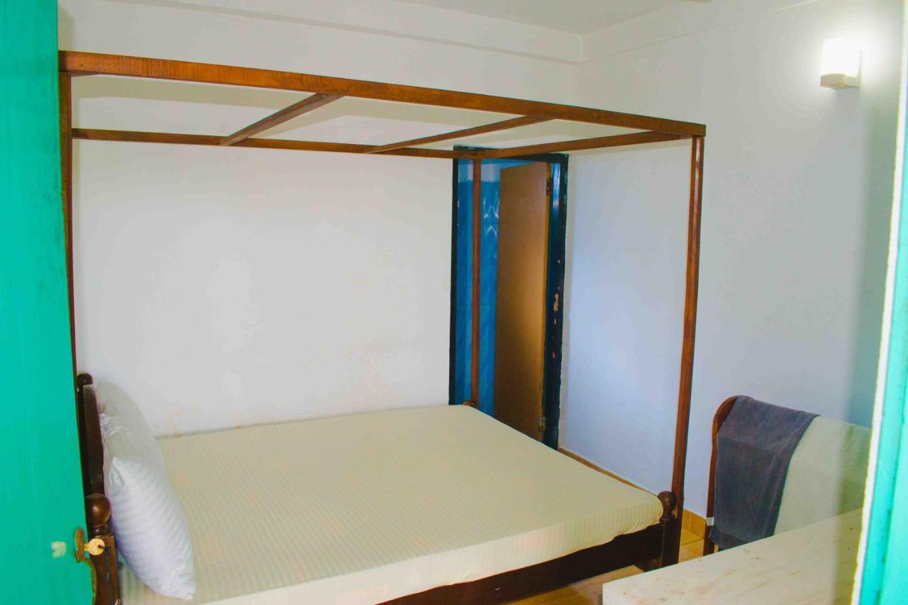 Surfers Paradise Weligama Bagian luar foto