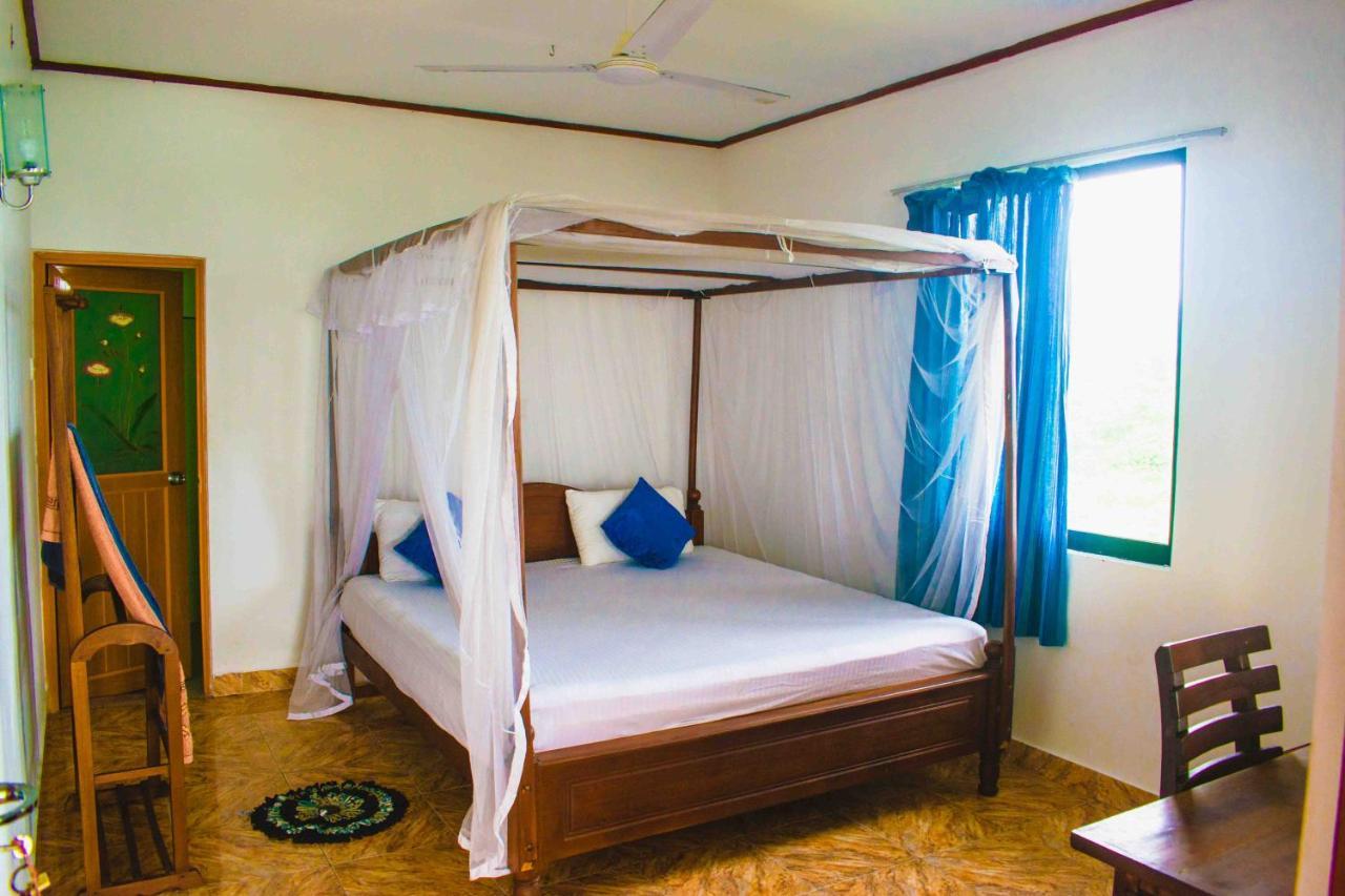Surfers Paradise Weligama Bagian luar foto