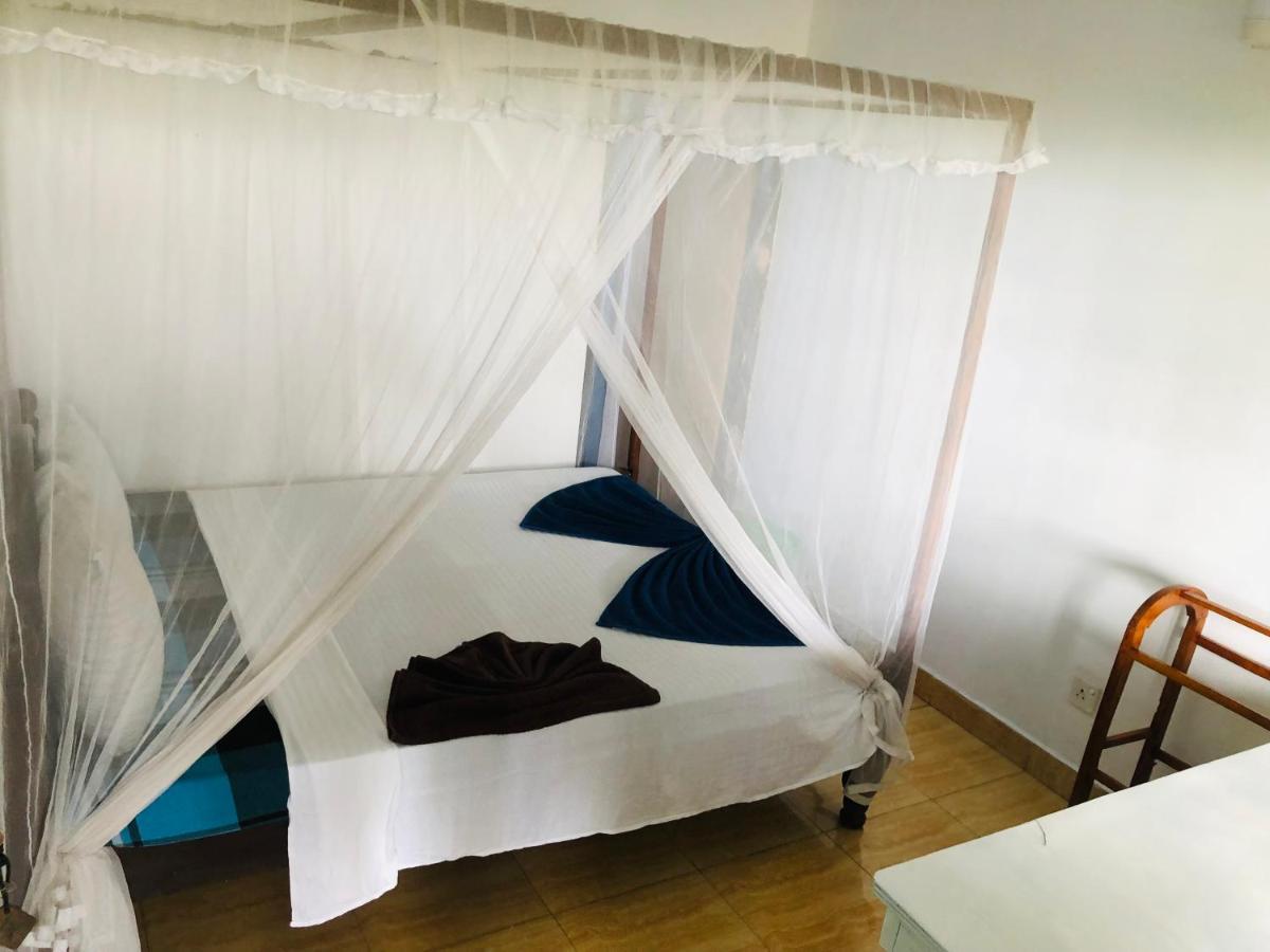 Surfers Paradise Weligama Bagian luar foto