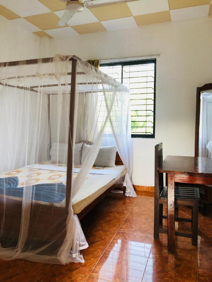 Surfers Paradise Weligama Bagian luar foto