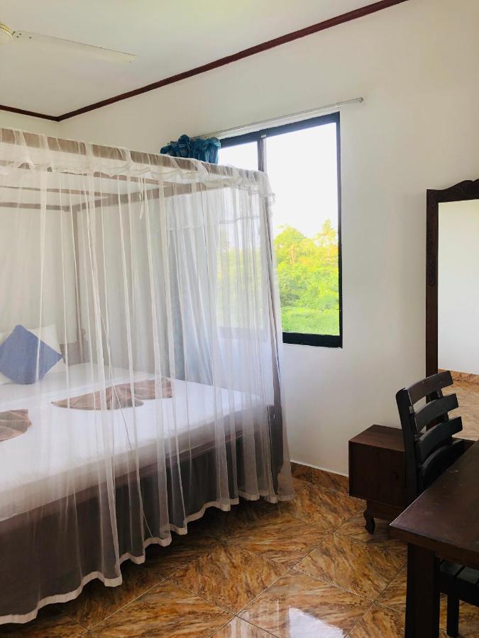 Surfers Paradise Weligama Bagian luar foto