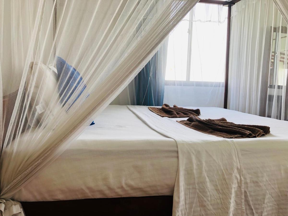 Surfers Paradise Weligama Bagian luar foto