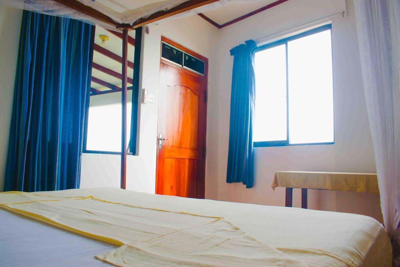 Surfers Paradise Weligama Bagian luar foto