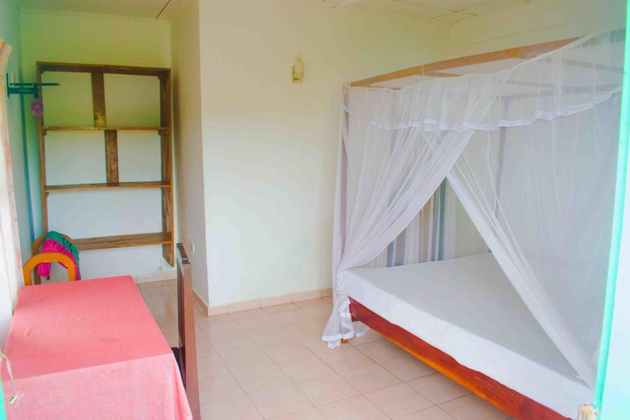 Surfers Paradise Weligama Bagian luar foto