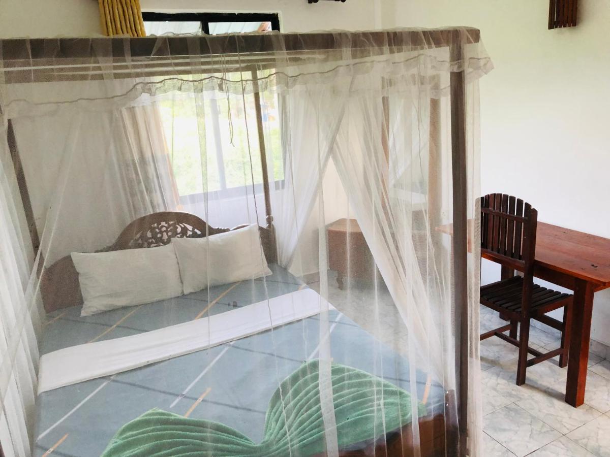 Surfers Paradise Weligama Bagian luar foto