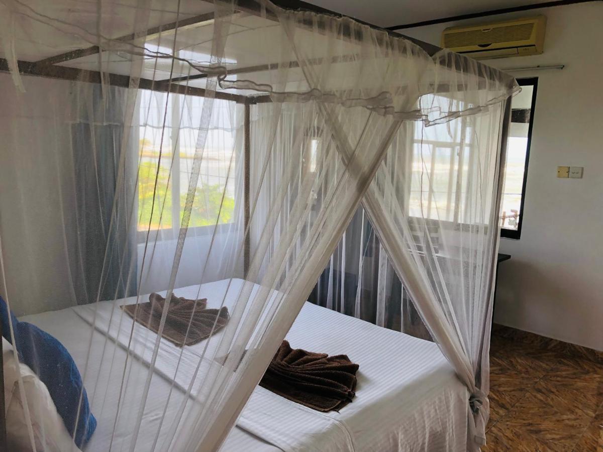 Surfers Paradise Weligama Bagian luar foto