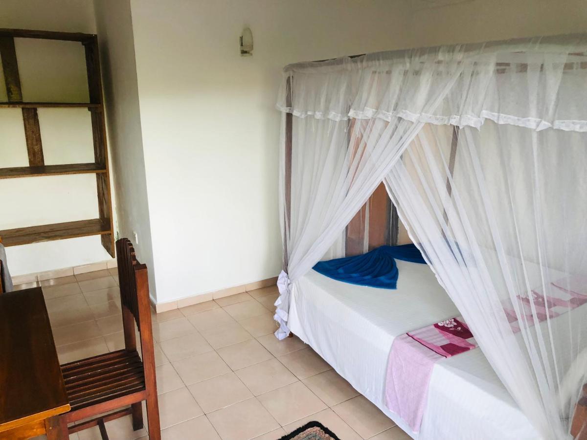 Surfers Paradise Weligama Bagian luar foto