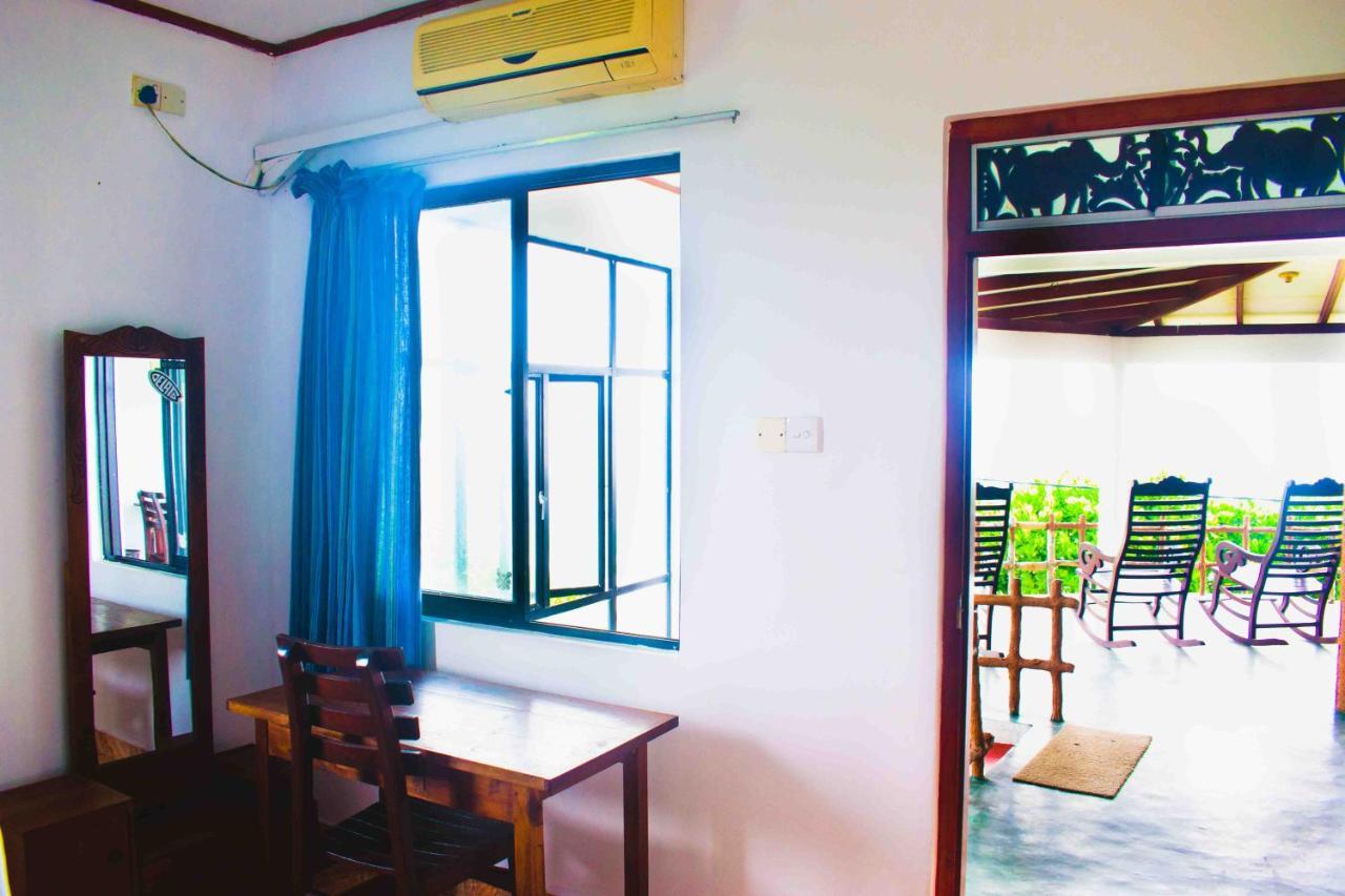 Surfers Paradise Weligama Bagian luar foto